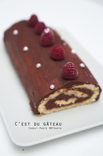 Bûche, Noël, chocolat, framboise, eau de vie de framboise, confiture de framboise, crème de framboise, atelier des chefs, larousse du chocolat, pierre hermé, recette, dessert de fête