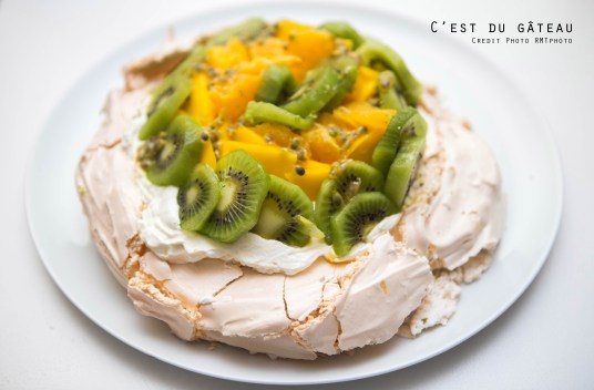 pavlova, meringue, chantilly, crème montée, Philadelphia, fruits exotiques, Christophe Michalak, Le gâteau de mes rêves, mangue, orange, kiwi, fruit de la passion, citron vert, recette, dessert, Australie, Nouvelle Zélande